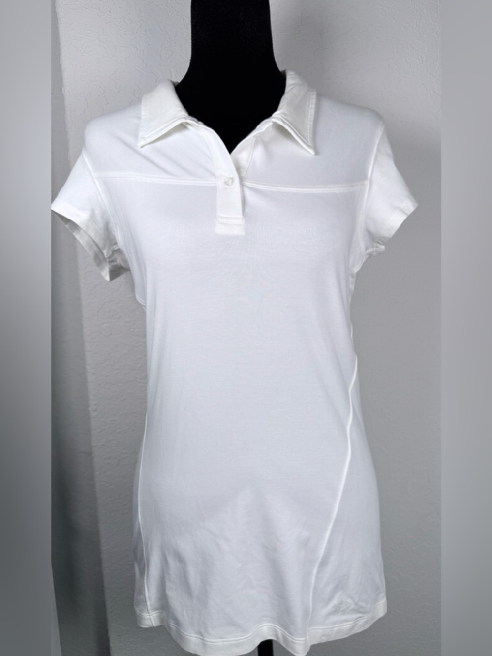 Arc’teryx Women’s White Short Sleeve Polo Shirt Medium